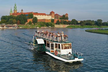 Cruzeiro turístico no rio Vístula em Cracóvia